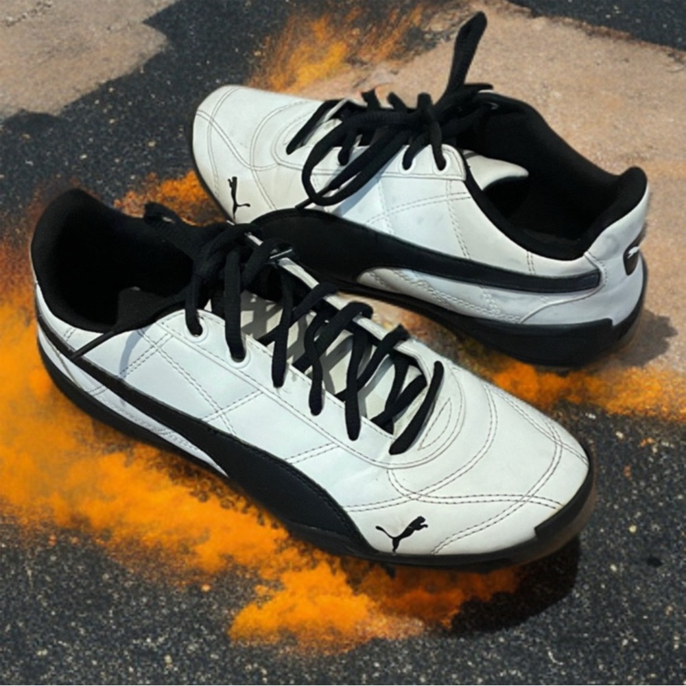 Puma Drift Cat Motorsport style Men's 6 (Women’s 7.5) White & Black Sneakers